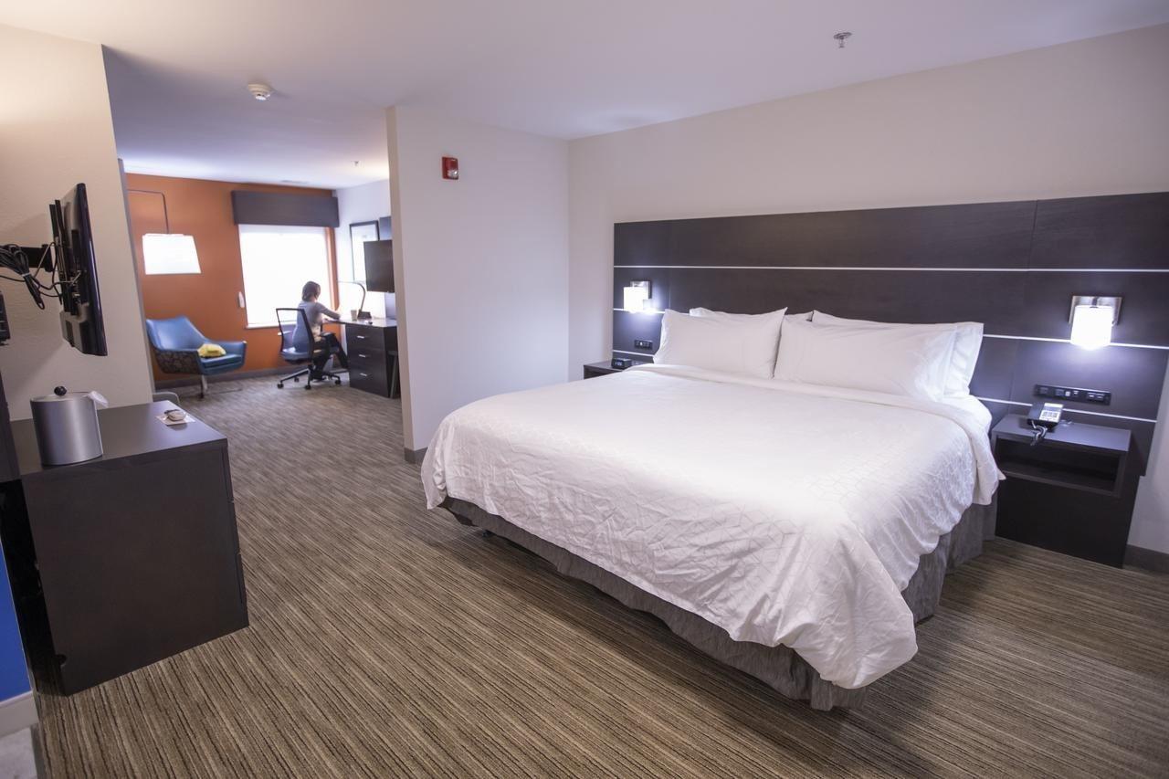 Express & By Ihg