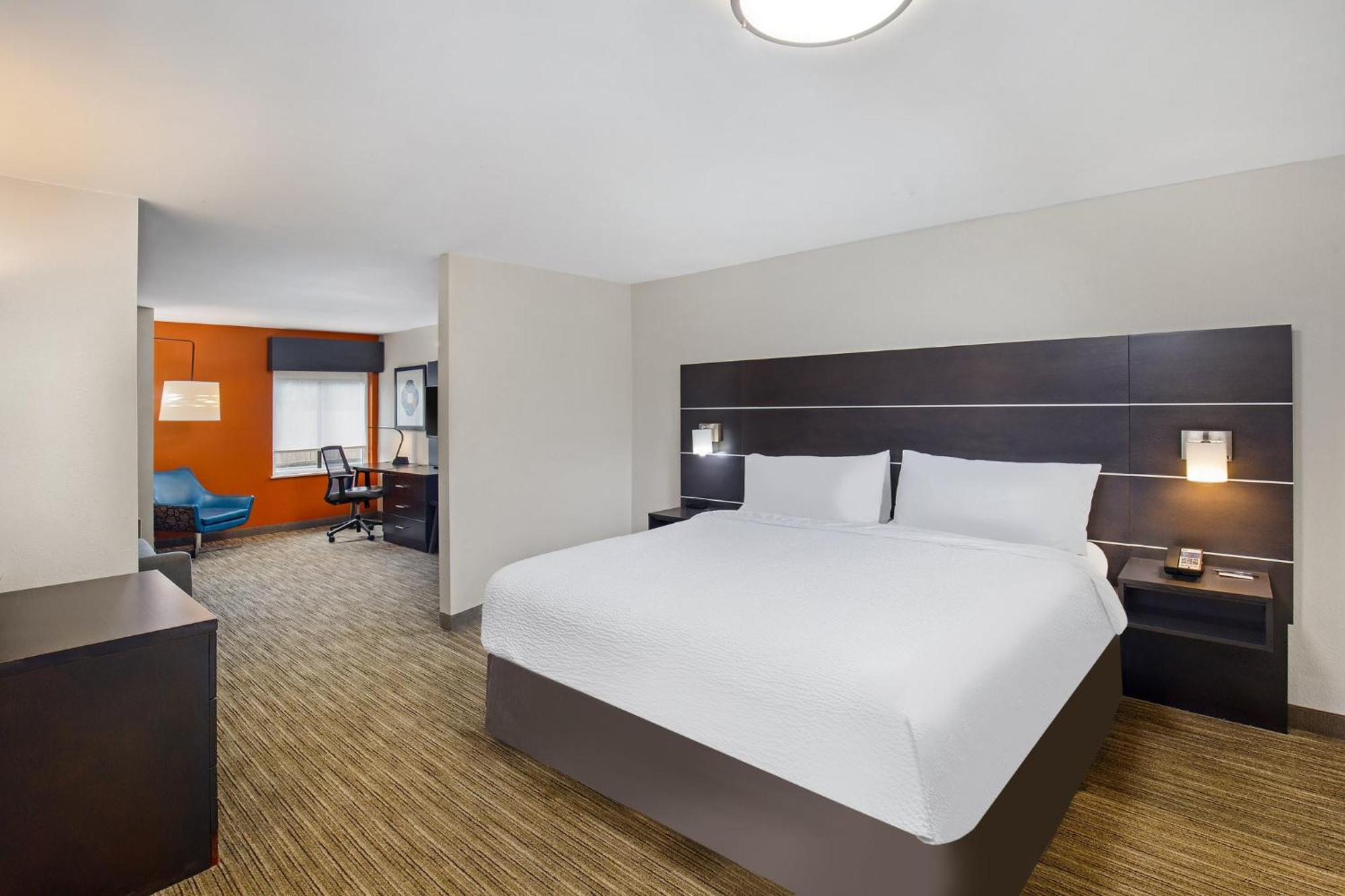 Express & By Ihg 3* Locust Grove