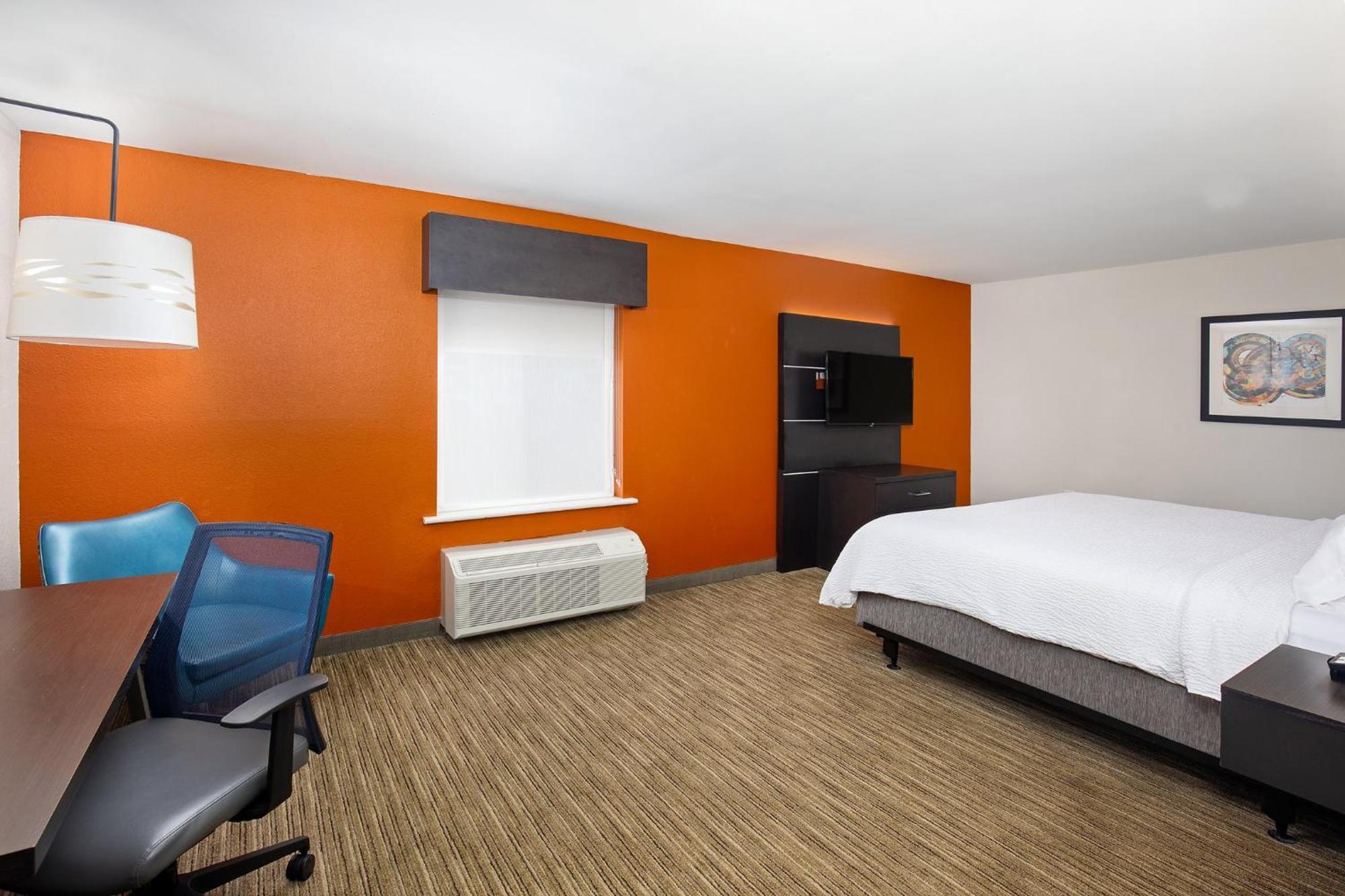 Express & By Ihg Hotel 3*