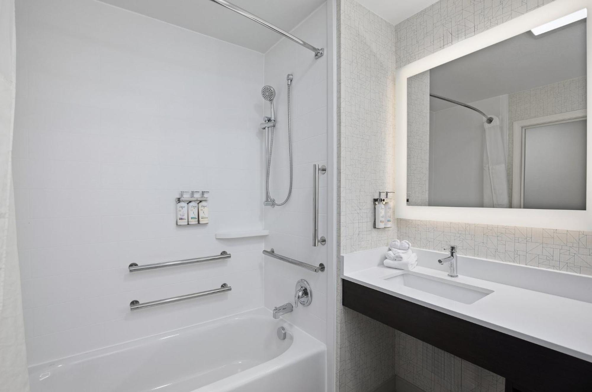 Express & By Ihg 3*