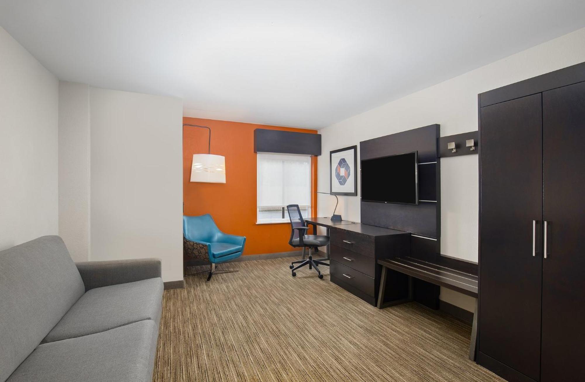 Express & By Ihg Locust Grove