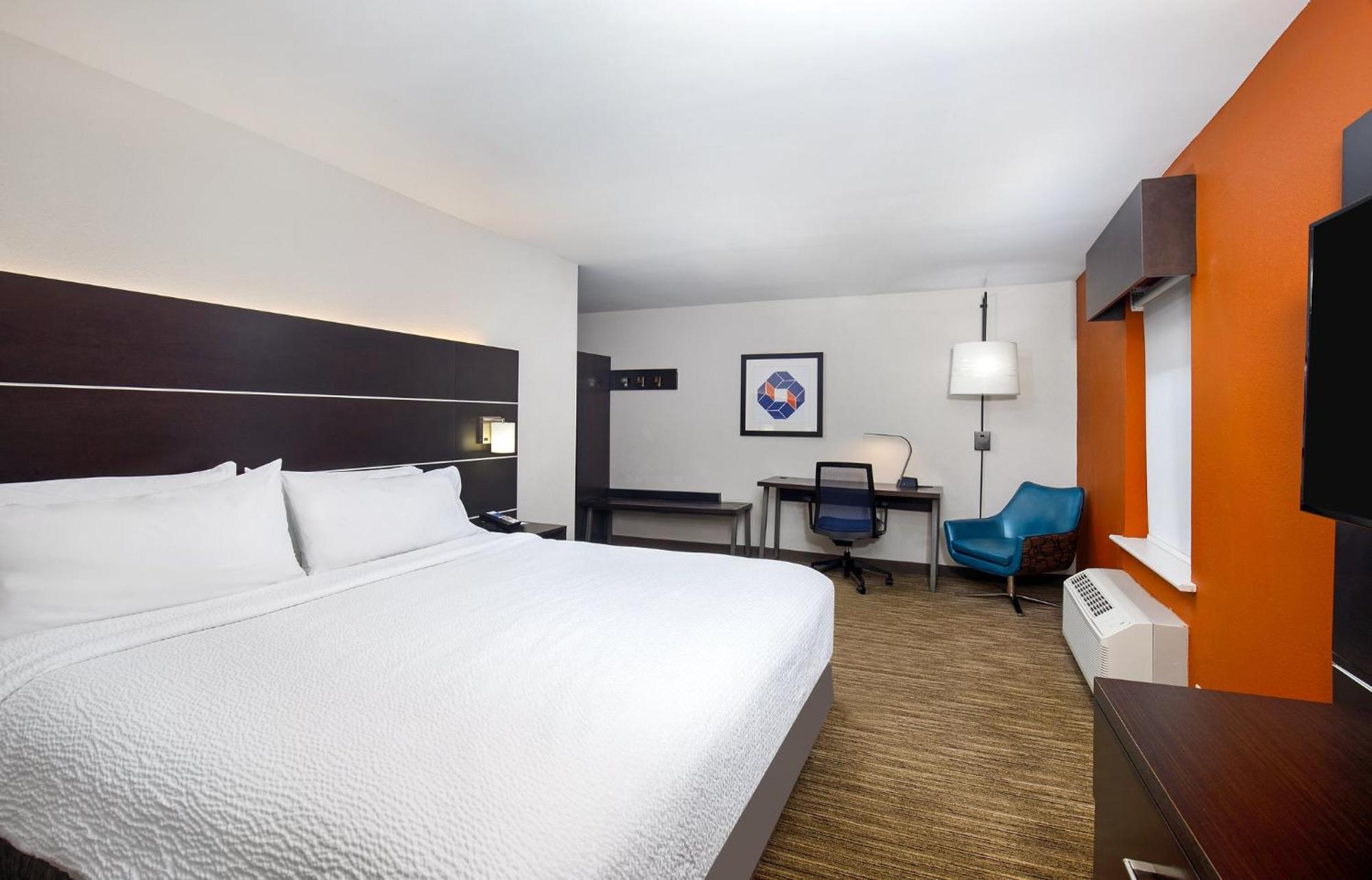 Express & By Ihg Hotel 3*