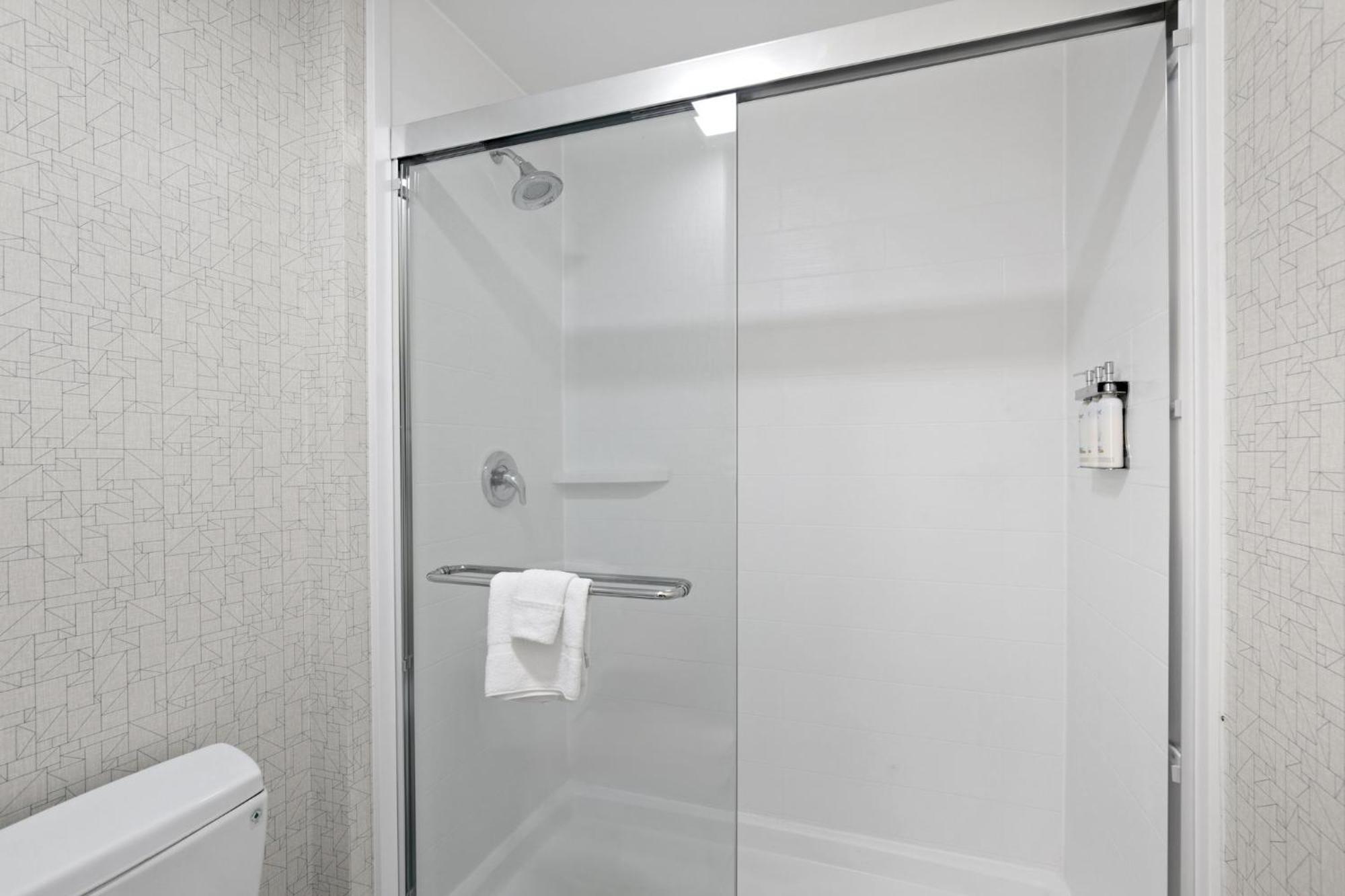 Hotel Express & By Ihg 3*