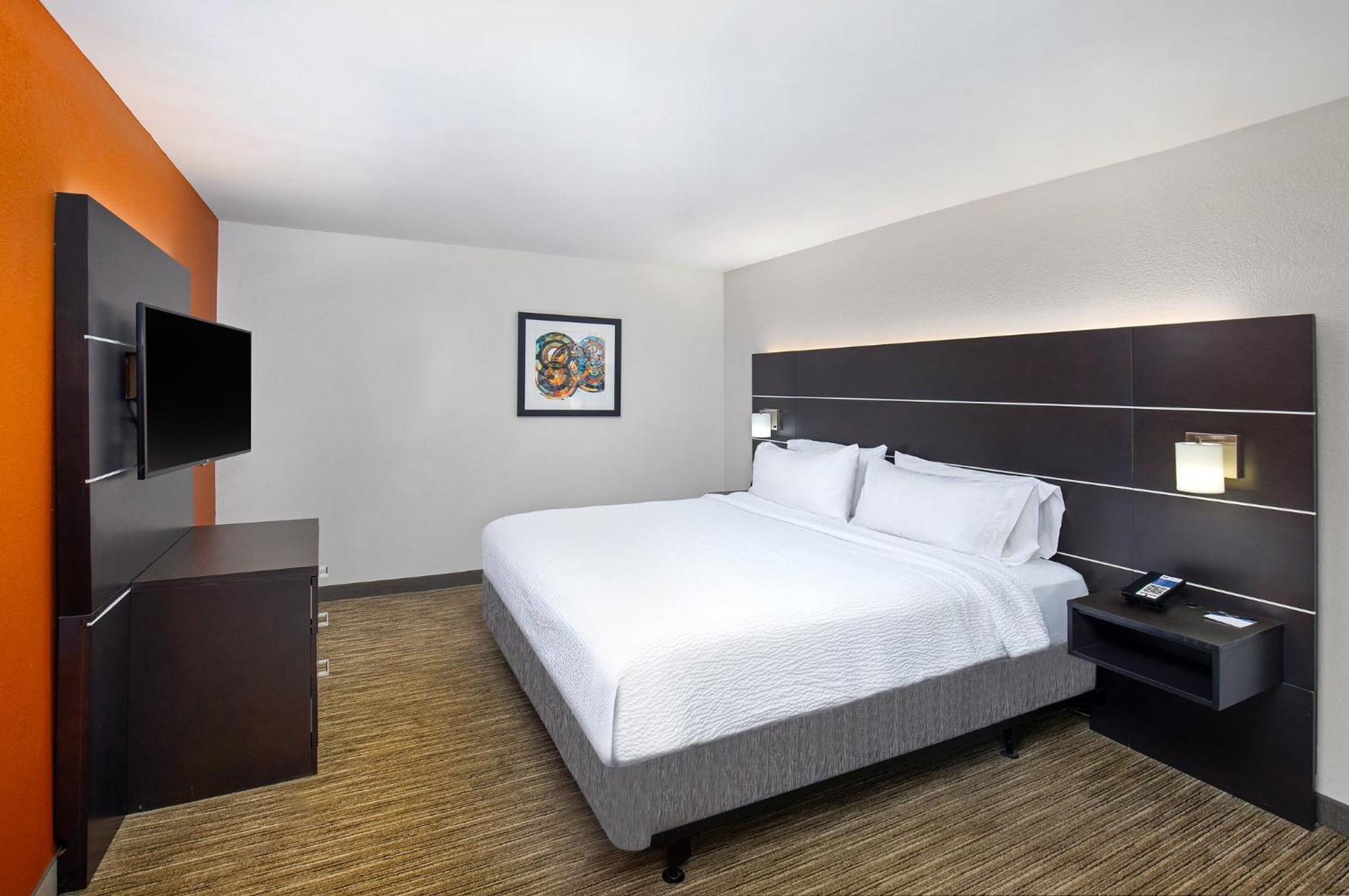 Express & By Ihg 3*