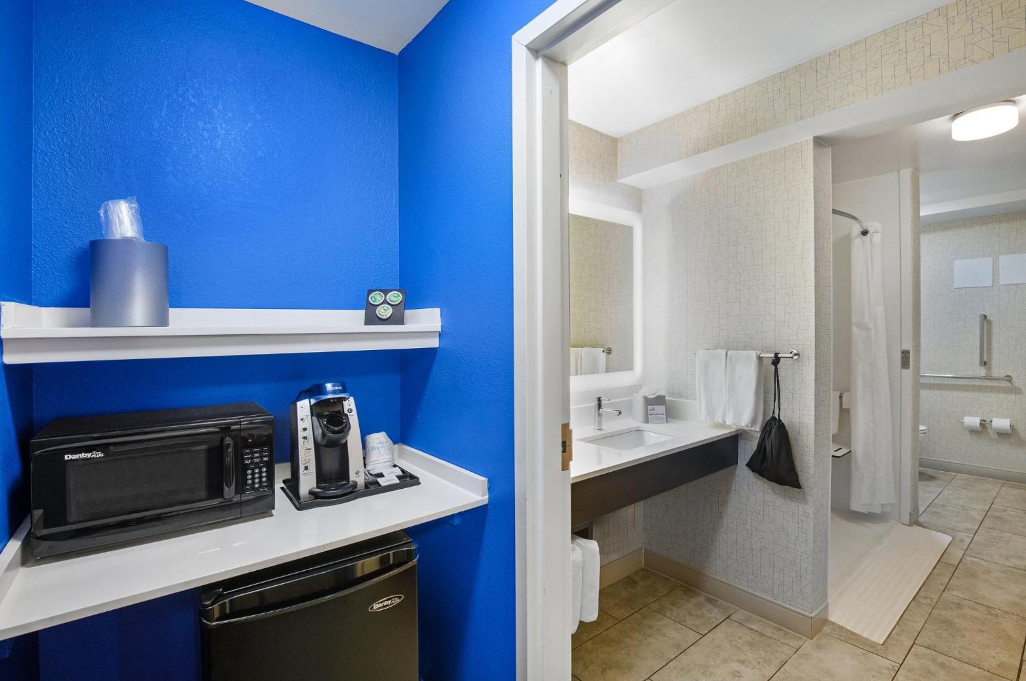 Hotel Express & By Ihg