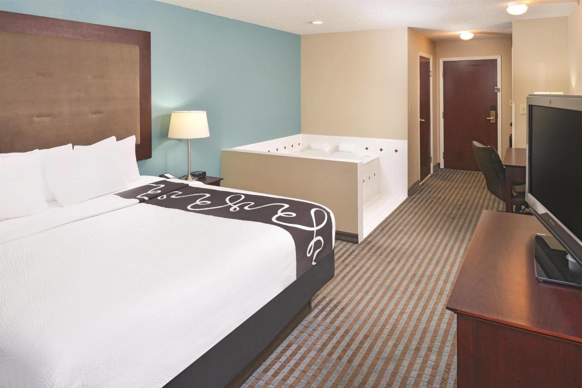 Express & By Ihg 3* Locust Grove