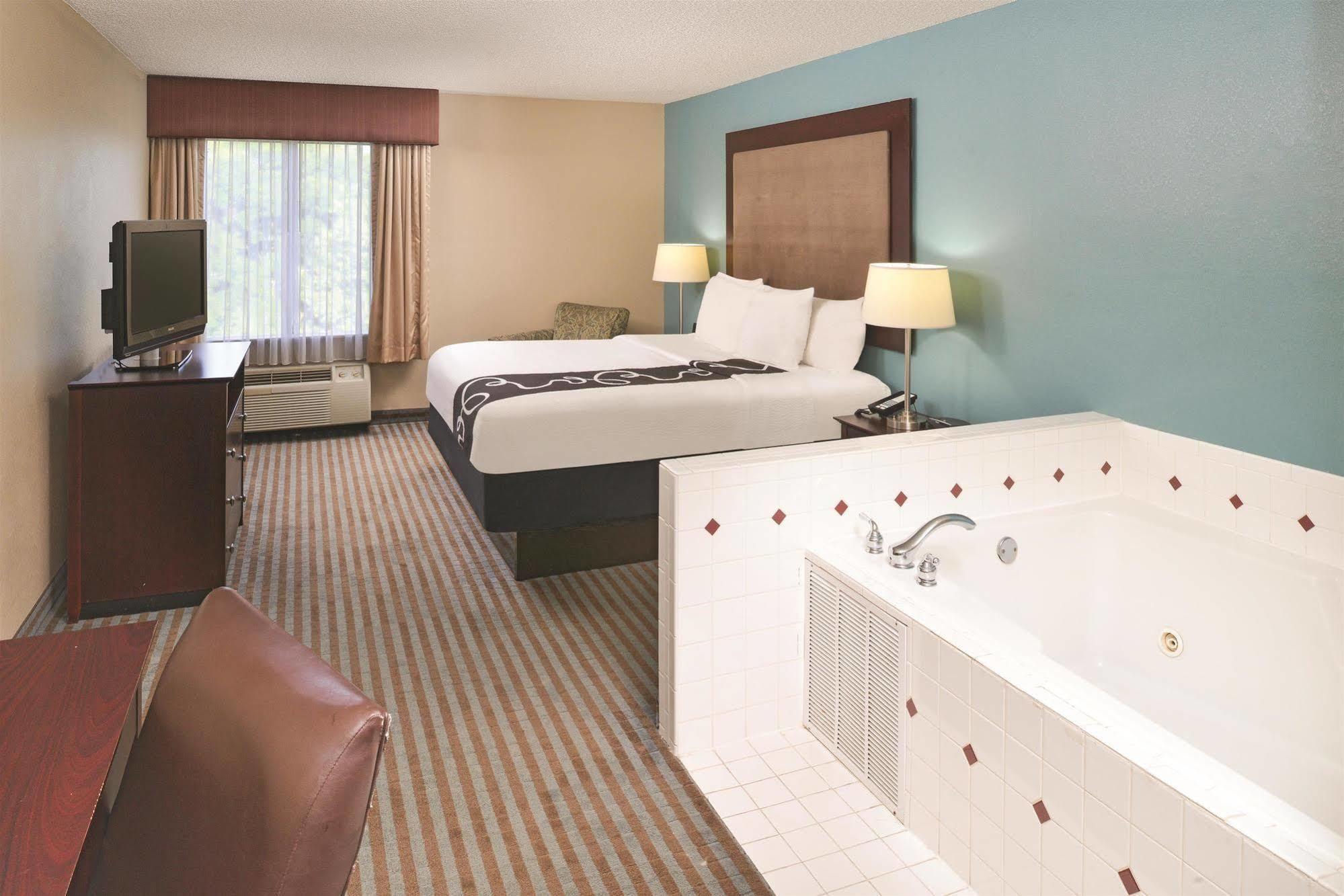 Express & By Ihg Hotel 3*